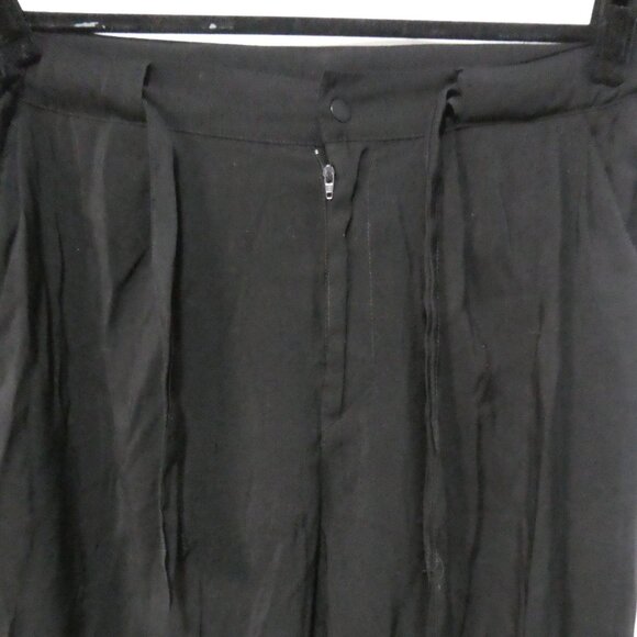 DIVIDED - H&M | size 8 | Versatile Black Tapered Pants | Drawstring Front - Picture 4 of 16